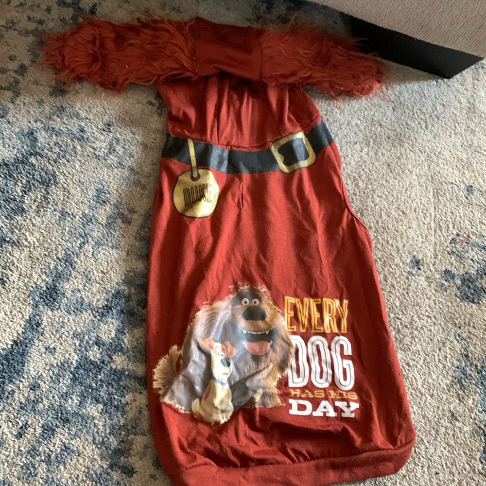 NWOT Secret Life of Pets Duke Hoodie Size M